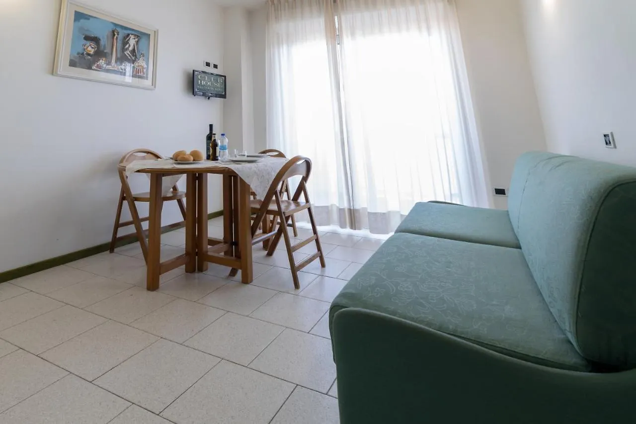 Residence Hotel Club House カットーリカ イタリア